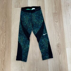 Nike Pro Hypercool Tidal Training Crop Leggings - XS